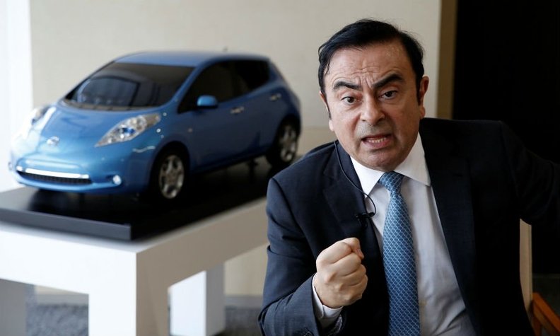 Carlos Ghosn with Leaf at Nissan